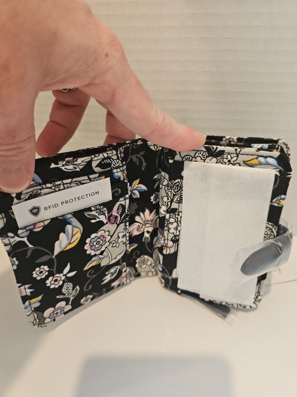 NWT Vera Bradley Iconic RFID Small Wallet Holland Garden Black White Floral - Picture 5 of 8